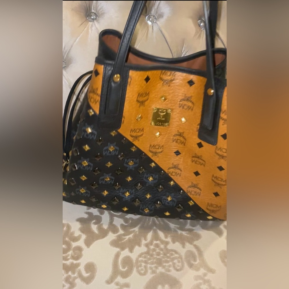 Authentic MCM Limited Edition Shopper with Studs (3-piece set) - Picture 6 of 17